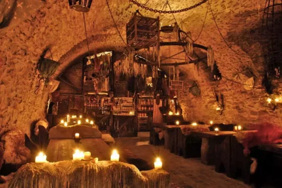 Buổi Tối Không Có Điện, Người Trung Cổ Thường Làm Gì? 2 jpg