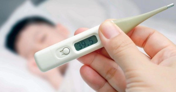 Hiểu Biết và Xử Lý Các Vấn Đề Liên Quan Đến Sốt Cao 39.5°C và Ý Nghĩa Con Số 39, 79, 99 13 tre sot 39 do 600x314 1