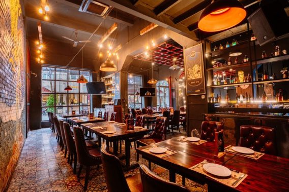 Khám Phá 99 Lê Duẩn Điểm Đến Hấp Dẫn Của Bia Thủ Công Tại Hà Nội 1 ban sao cua dsc04962 b144c91e46b74b138da34c38bc71df50 1024x1024